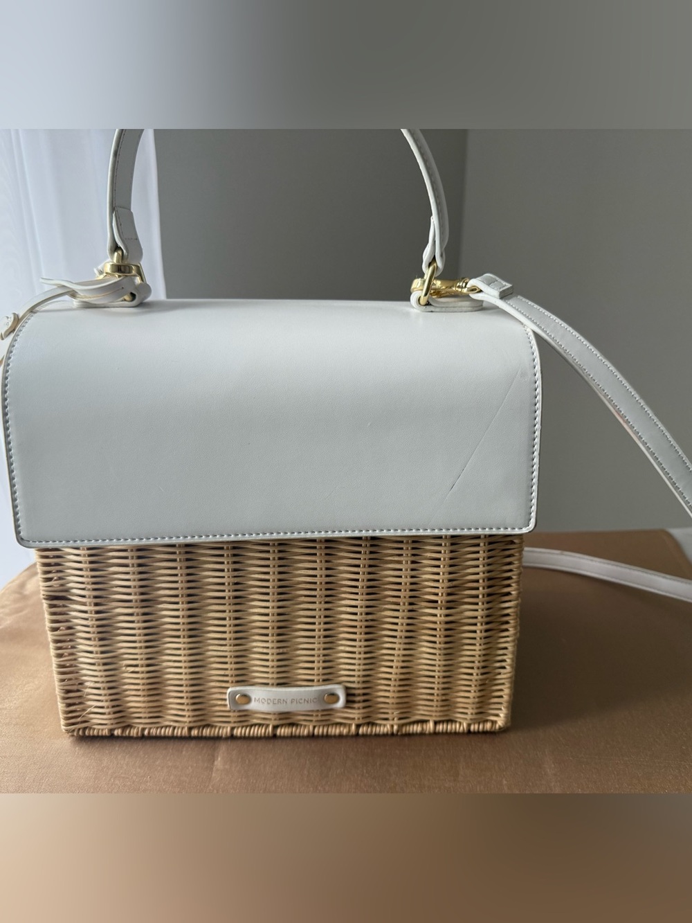 Modern Picnic Wicker Luncher Bag - White Leather & Woven Wicker Like New